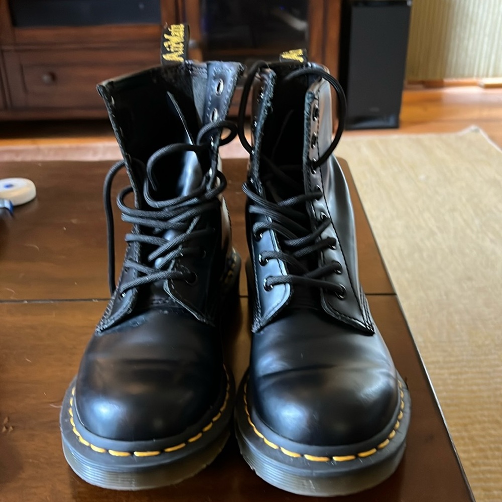 Dr Martens 8 eye lace up boots